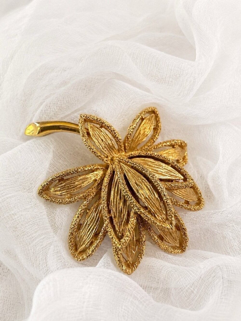 Vintage Gold Tone Flower Brooch Floral Foliage Leaves Textured Signed Avon